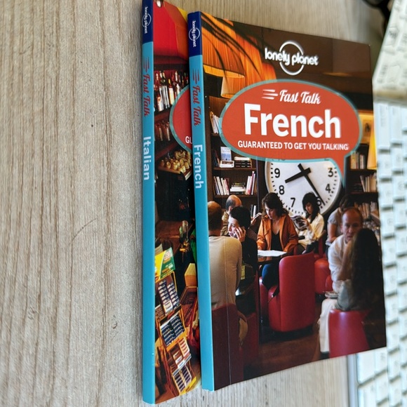 Lonely planet - two books, one French and one Italian translations help - Picture 3 of 8
